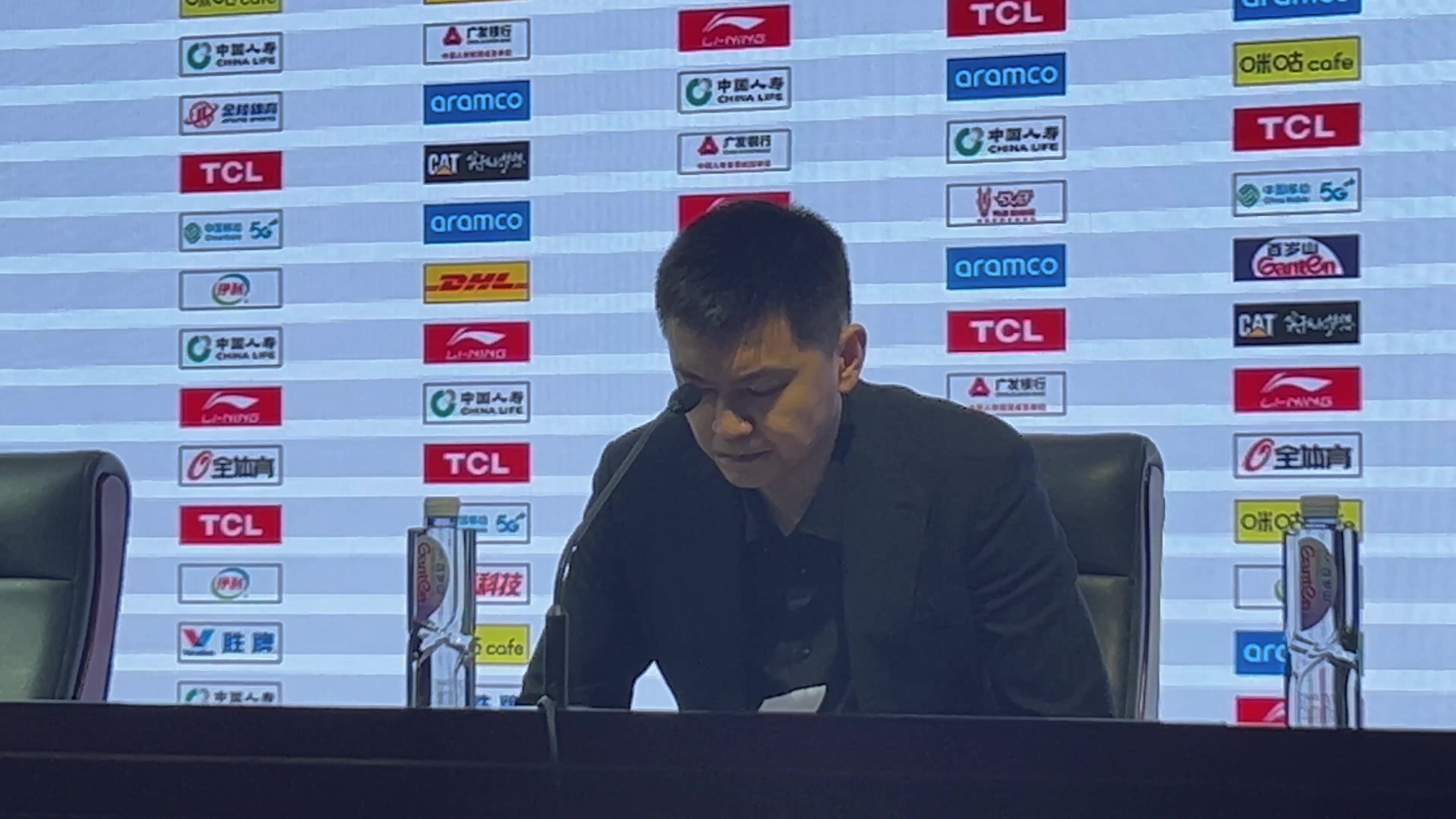 杨鸣:威尔斯首秀表现符合预期 继伟&弗格不在场需要有人制造机会