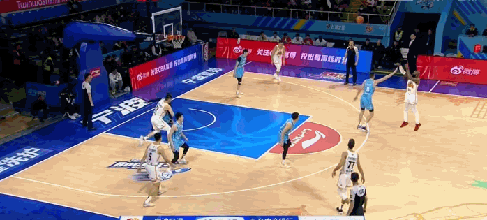 😕复出空砍!琼斯29中13拿下38分13篮板13助攻