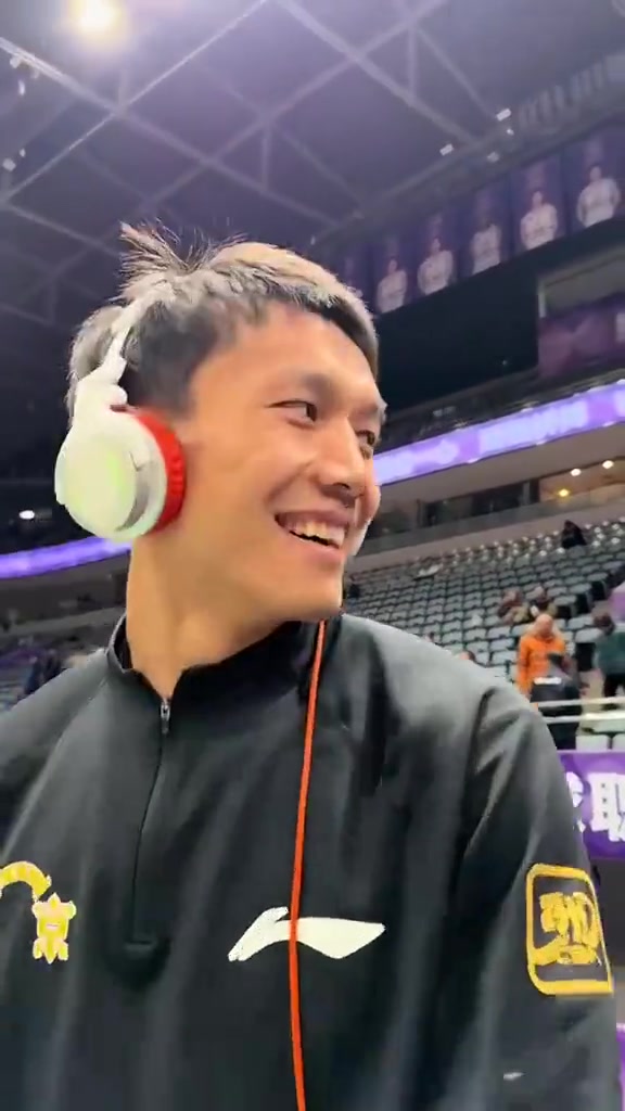 为副业做准备?北控男篮球员矣进宏在主场客串MC